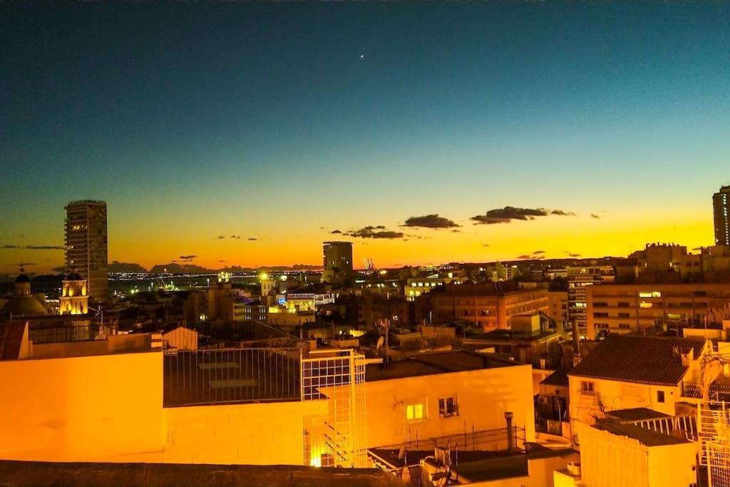 Casa Colorista En El Casco Antiguo Villa Alicante Exteriör bild